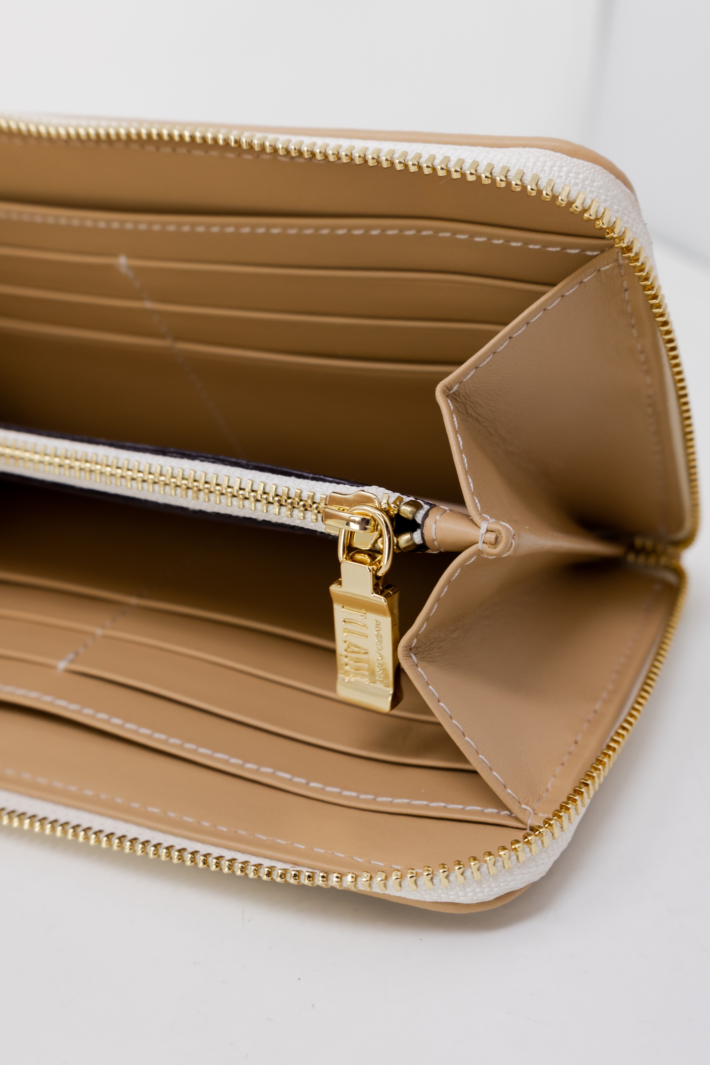 Alviero Martini Prima Classe Wallet 3