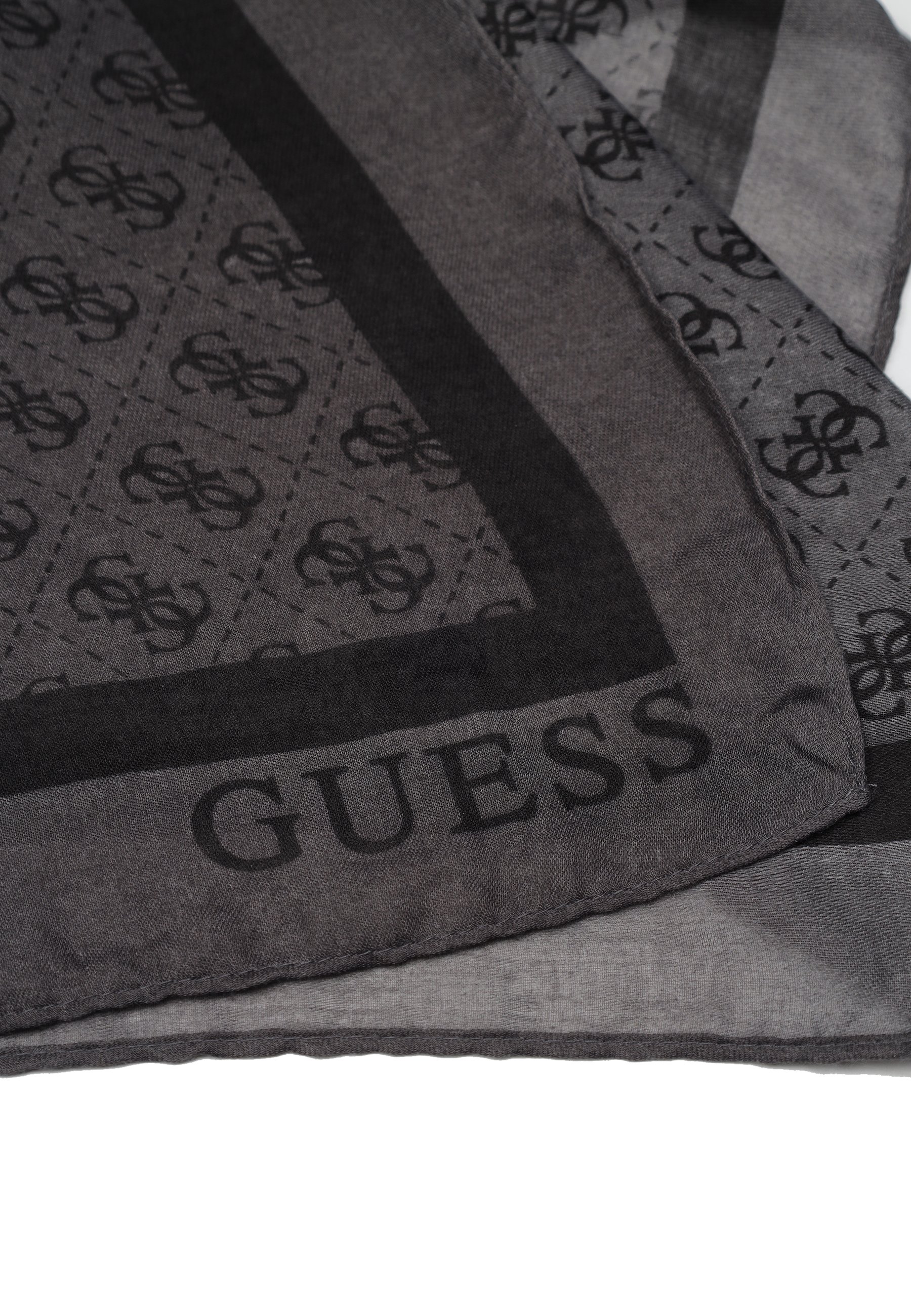 Guess Scarve 4