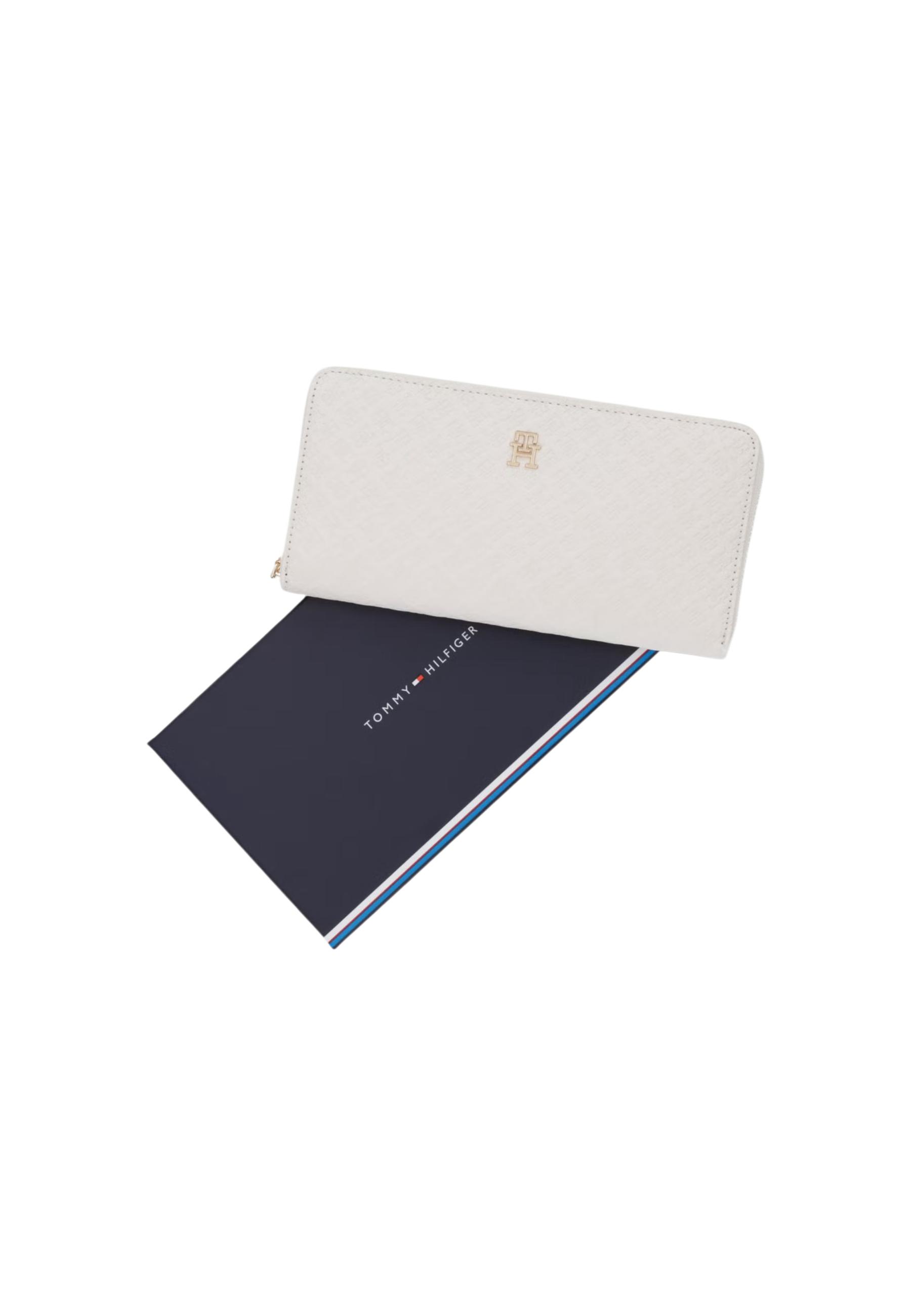 Tommy Hilfiger  Women Wallet