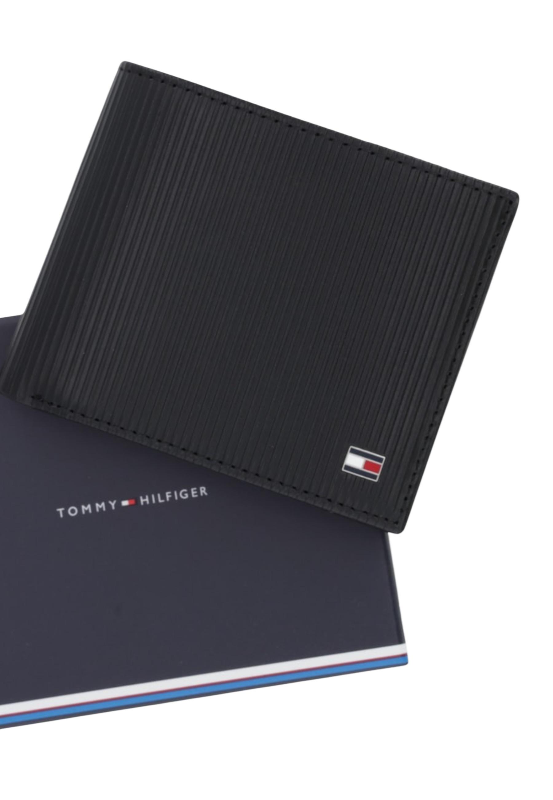 Tommy Hilfiger Men Wallet
