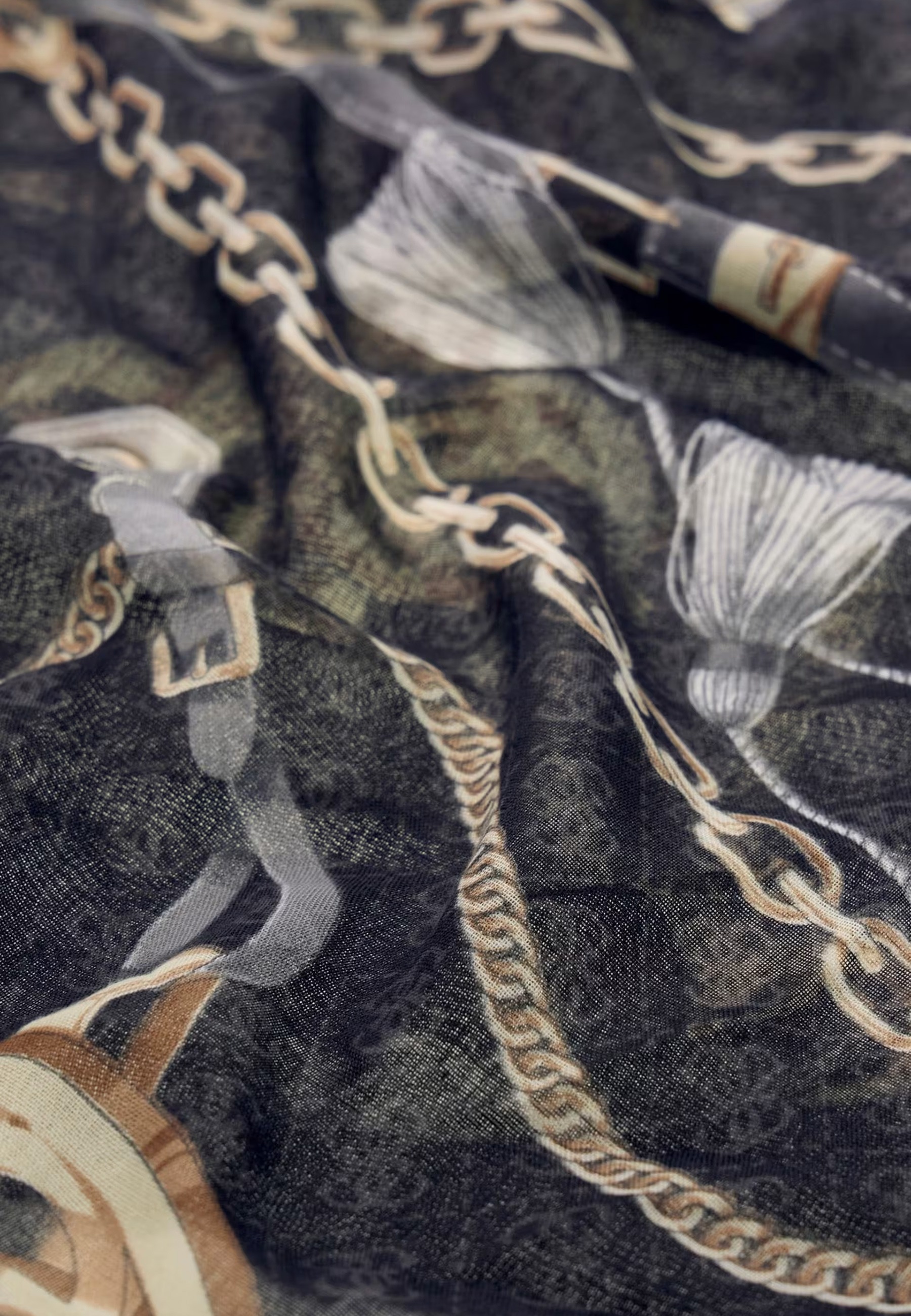 Guess Scarve 2