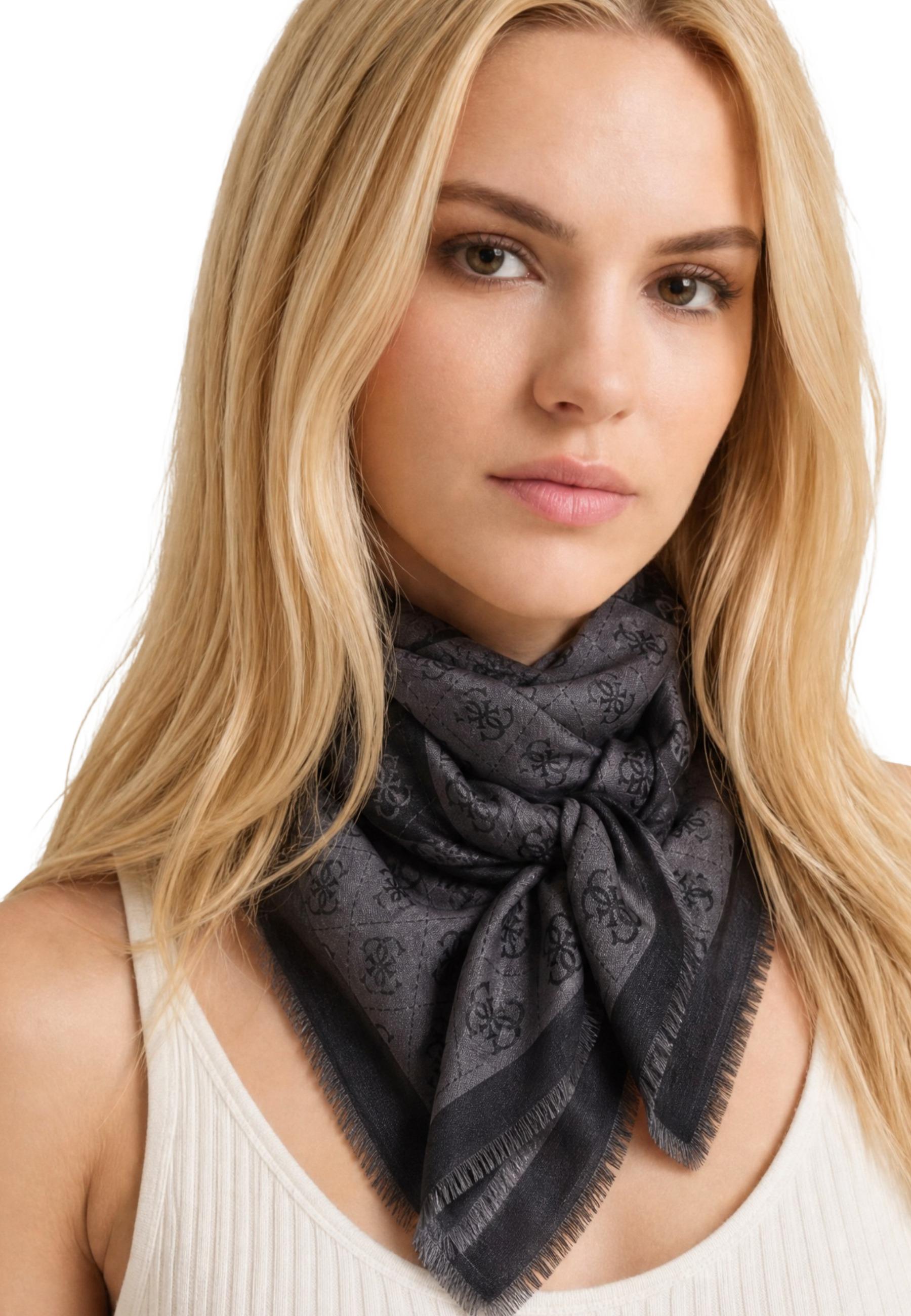 Guess Scarve 3