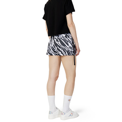 Disclaimer Shorts Donna