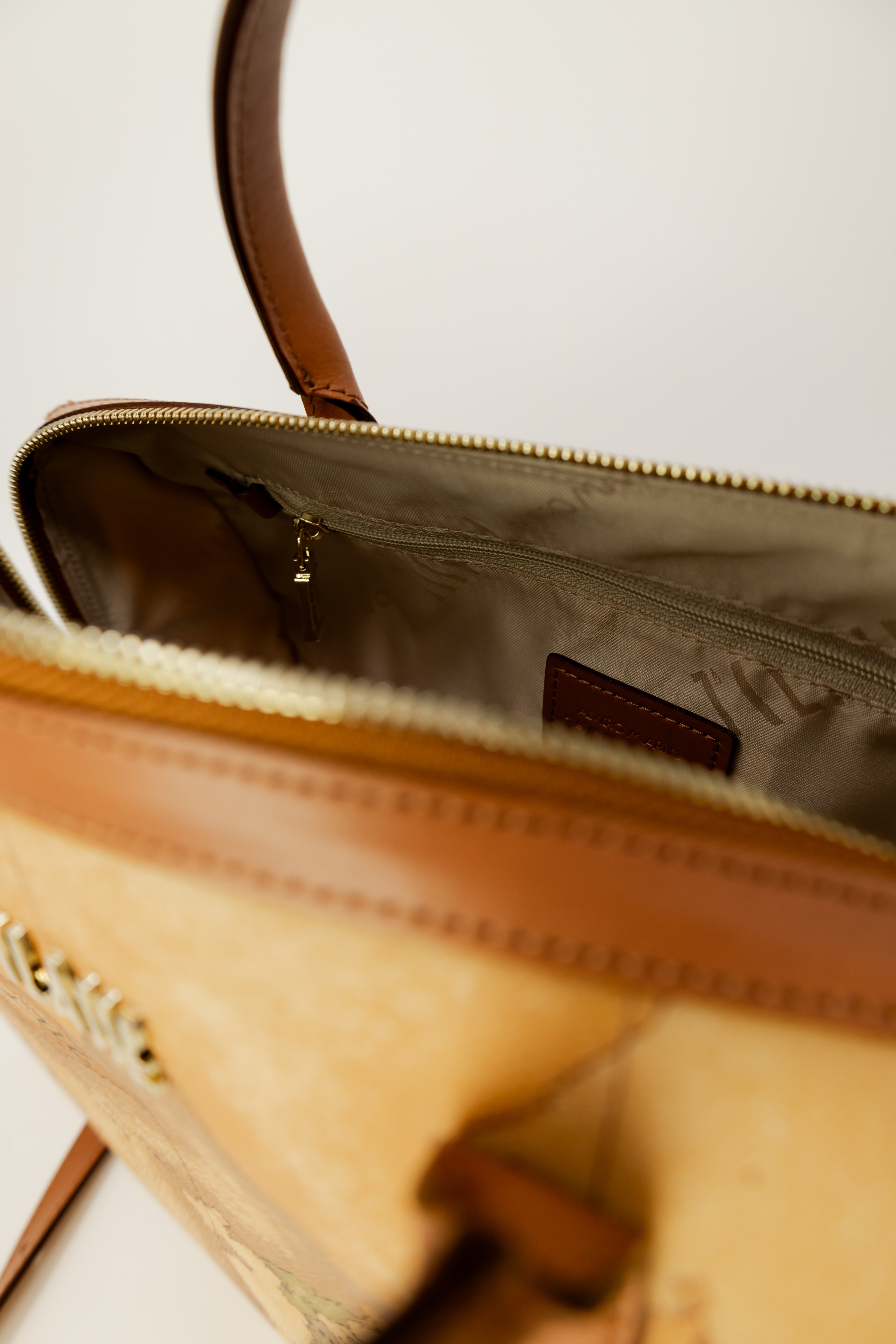 Alviero Martini Prima Classe Bag 4